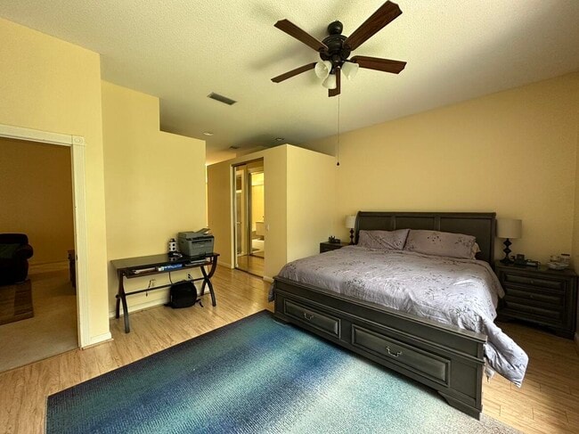 Building Photo - 7461 SE Autumn Ln