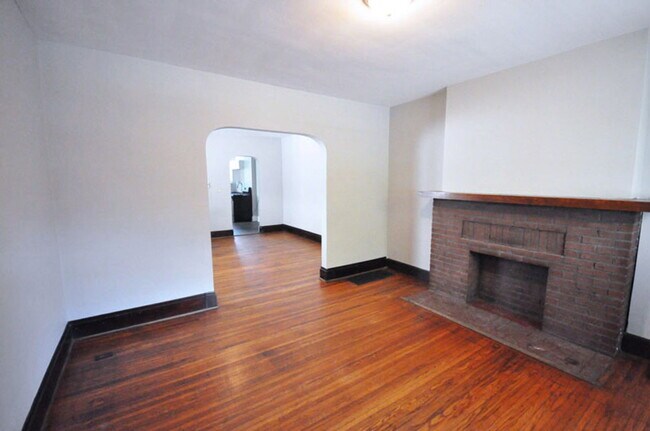 Building Photo - 388 Hanford St