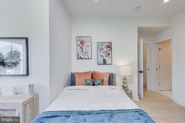 Building Photo - 1011 18th St NE