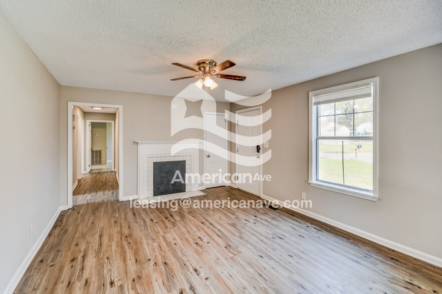 Building Photo - 28 Springbrook Cir