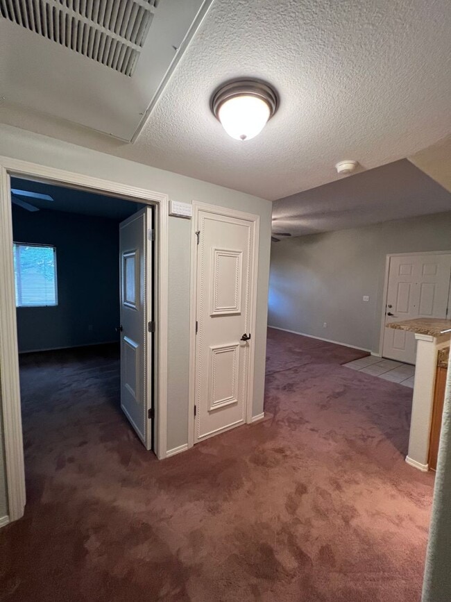 Building Photo - 6800 Vista Del Norte Dr NE