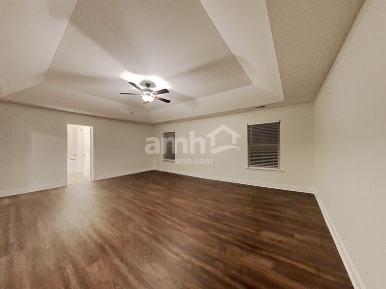 Building Photo - 6170 Oriole Ln