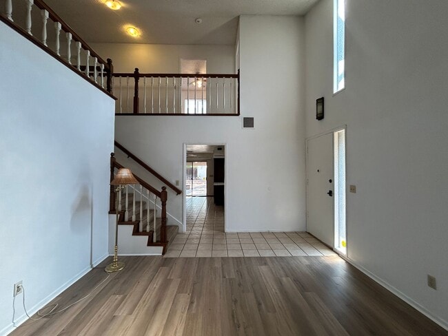 Building Photo - 5055 Pearblossom Dr