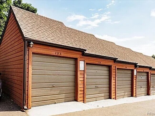 Building Photo - Flexible Condo Living with Loft near Golden!!!