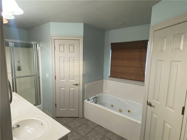 Building Photo - 2949 Bluegrass Pl