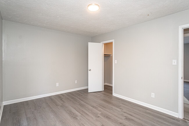 Building Photo - 5717 Aftonshire Dr