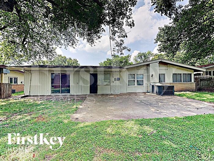Building Photo - 440 Durwood Dr