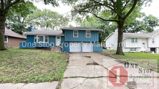 Primary Photo - 3 Bedroom, 2 Bathroom in Lee's Summit!