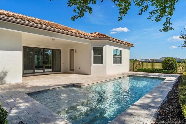 Building Photo - 255 Calmo Cir