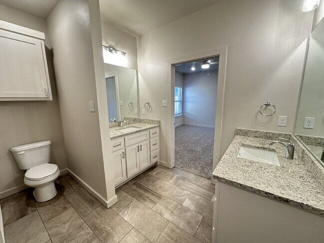 Building Photo - Brand new townhomes in Frenship ISD!