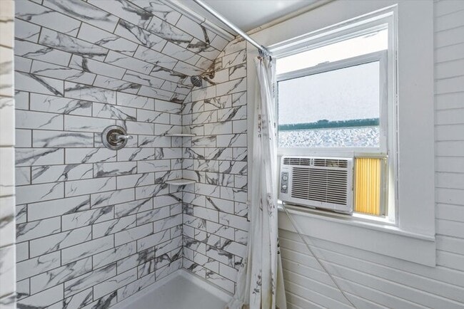 Building Photo - COME HOME TO THIS THREE BEDROOM CHARMER