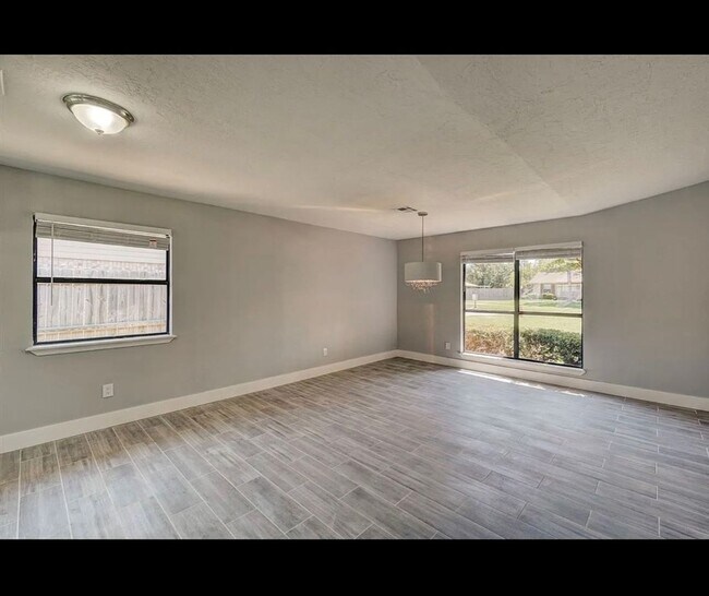 Primary Photo - Beautiful newly remodeled home located in ...