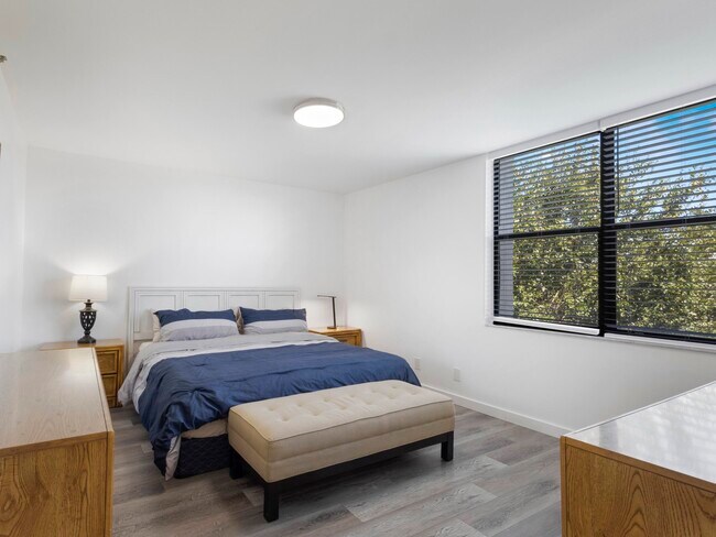 Building Photo - 955 Egret Cir