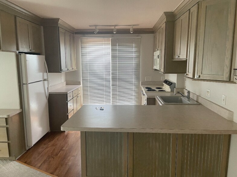 Building Photo - 810 Erie Ave