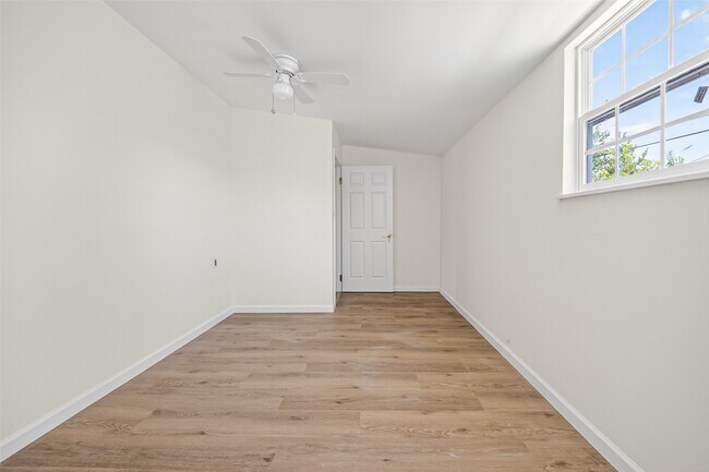 Building Photo - 7950 Longridge Dr