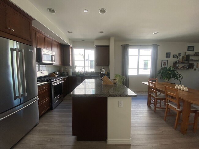Building Photo - Downtown Upland 3 Bedroom Condo