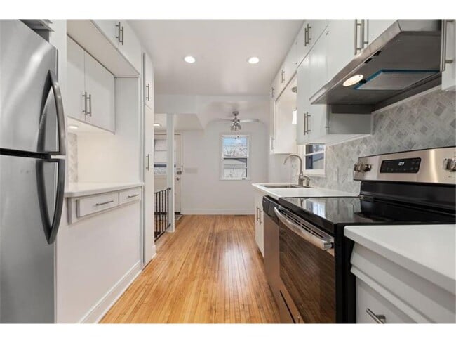 Building Photo - 5449 42nd Ave S