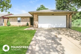 Building Photo - 1800 Mark Trail