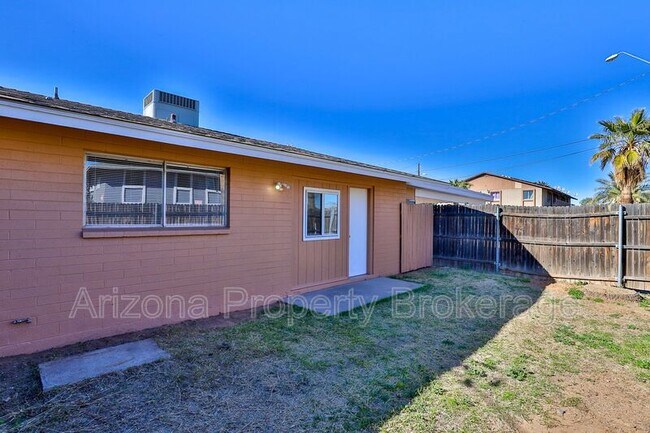 Building Photo - 1702 W Vogel Ave