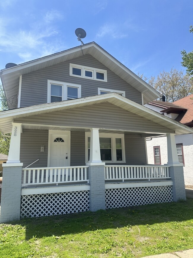 Primary Photo - 328 Churchill St