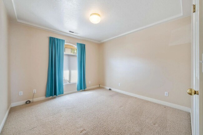 Building Photo - 4 Bedroom Retreat Overlooking Snow Canyon ...