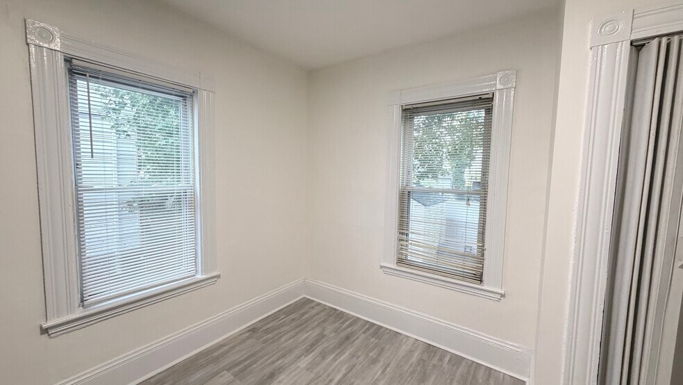 Building Photo - 76 Antwerp St