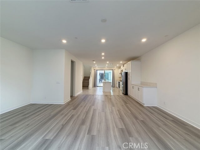 Building Photo - 400 Transport