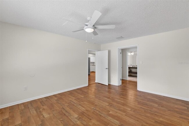 Building Photo - 423 E 10th Ave