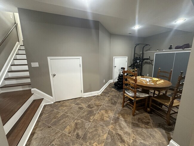 Building Photo - 2424 Calendula Rd