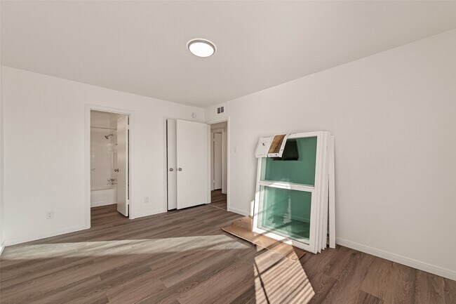 Building Photo - 5550 N Braeswood Blvd