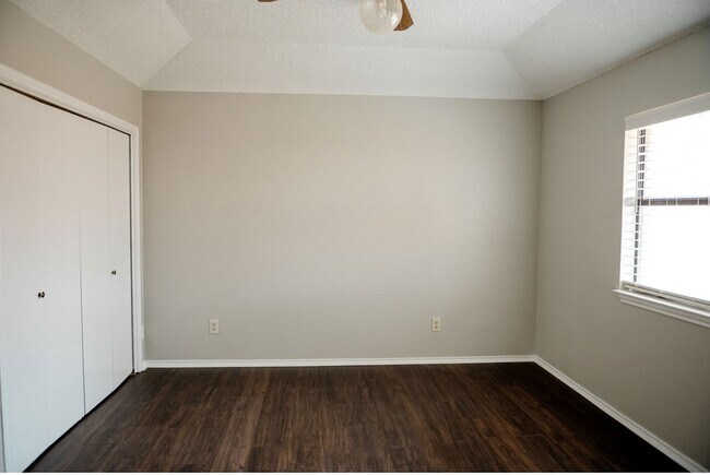 Building Photo - 5110 San Antonio Ave