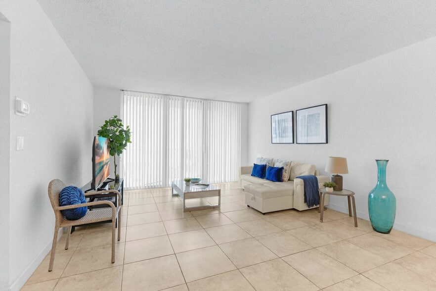 Building Photo - 4001 S Ocean Dr