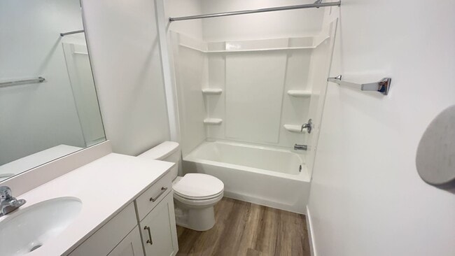 Building Photo - Modern 4 Bedroom Townhome in Cedar City. Pet Friendly!