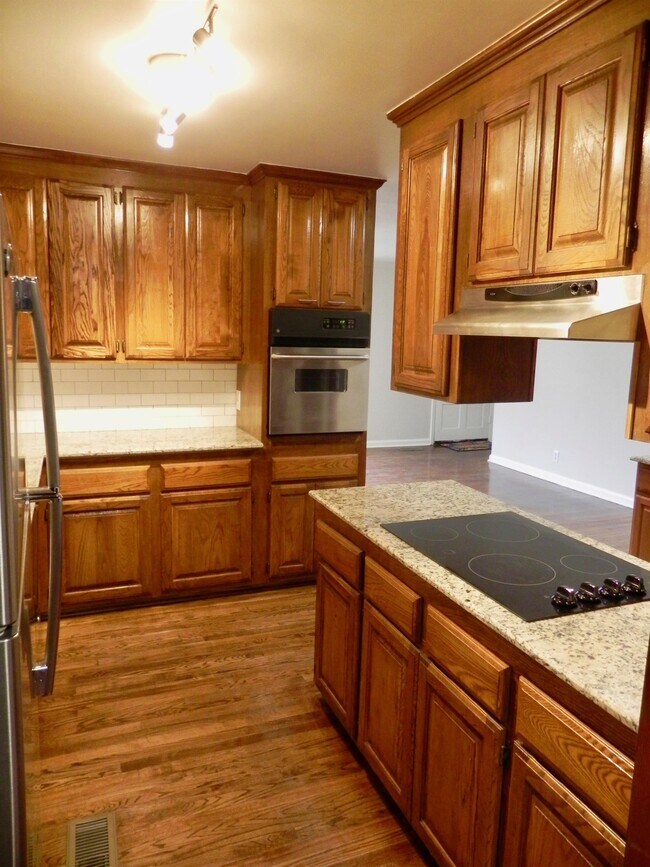 Building Photo - 4248 S Cincinnati Ave