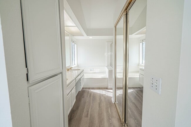 Building Photo - Charming Castaic Home