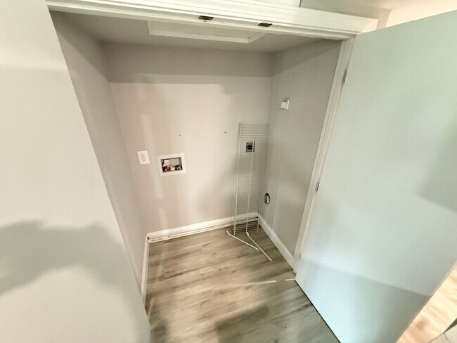 Building Photo - 3 Bed 1 Bath Springfield, MO