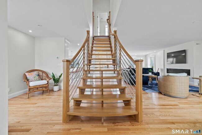 Building Photo - 18 Bel Aire Manor
