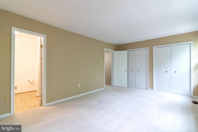 Building Photo - 4796 Gainsborough Dr