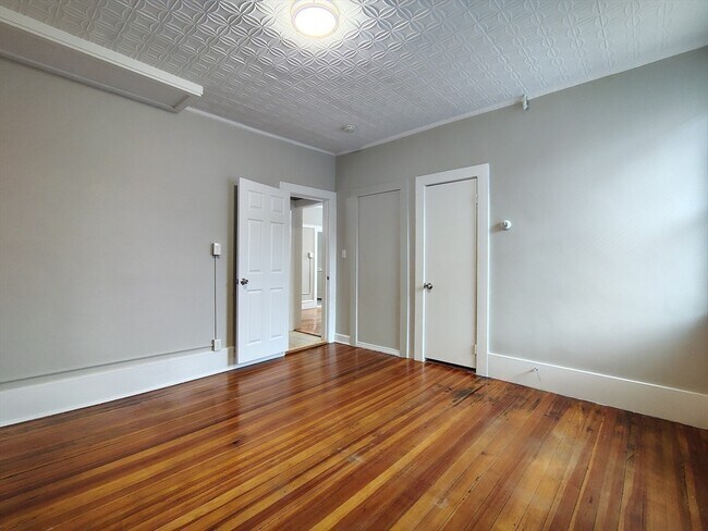Building Photo - 142 Gove St