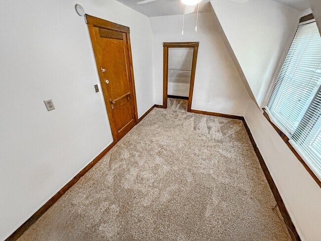 Building Photo - SE - Main &amp; 23rd St N