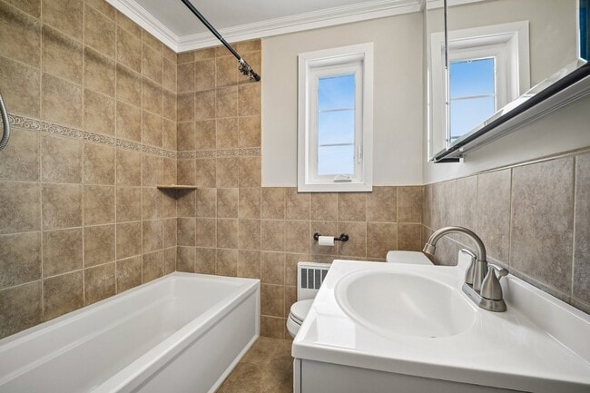 Building Photo - 69B Troy Dr