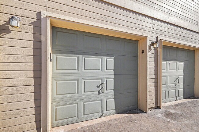 Building Photo - "Charming 2-Bed Condo with 980 Sq Ft of Comfort in Littleton!"