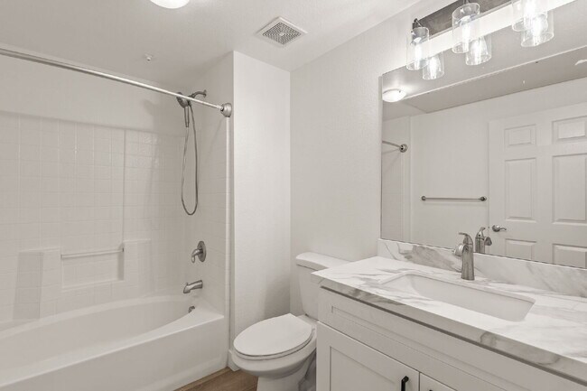 Building Photo - "Spacious, Sophisticated, Modern 3BR, 2BA Condo in the heart of downtown