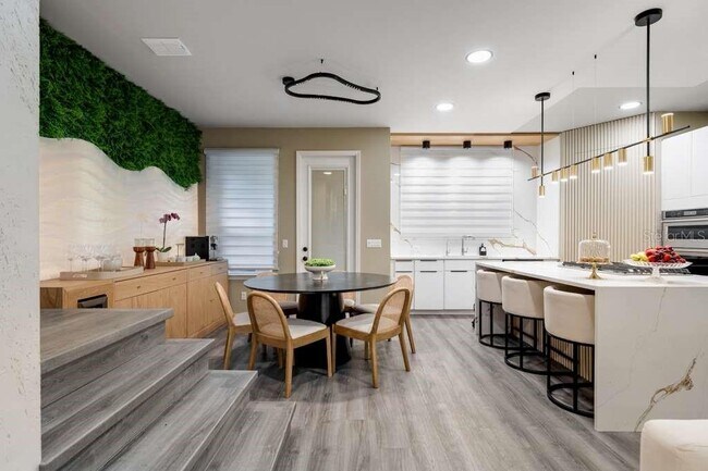 Building Photo - 15542 Gwinnett Dr