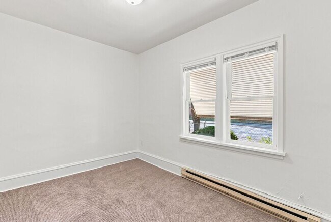 Building Photo - 527 W Shannon Ave