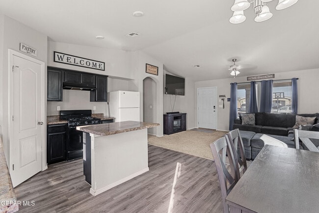Building Photo - 945 Villa Seca Dr