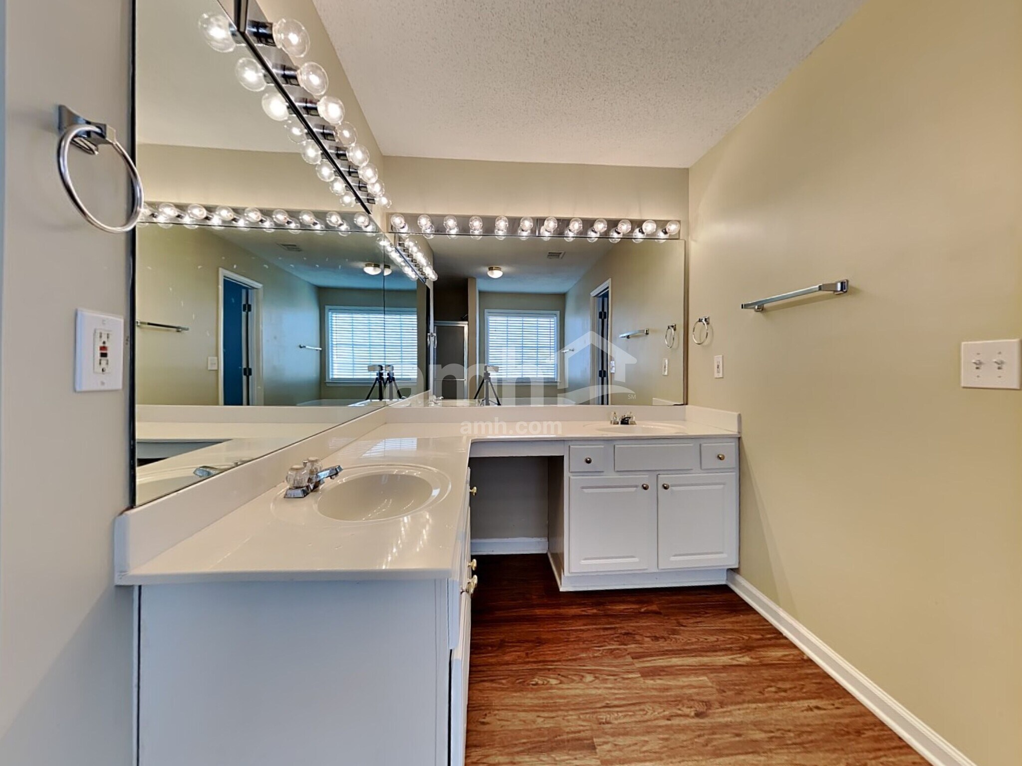 Building Photo - 4145 Ridgefair Dr