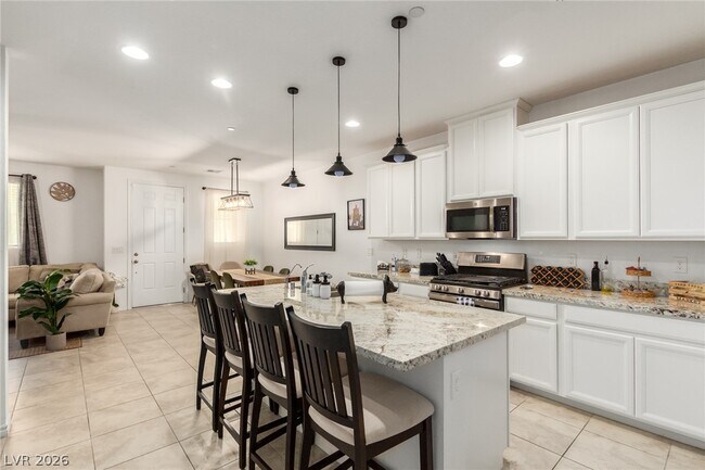 Building Photo - 825 Star Estates Ave