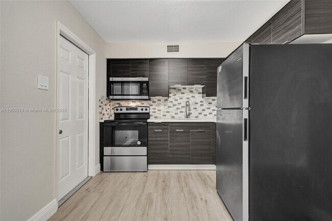 Primary Photo - 429 NW 9th Ave