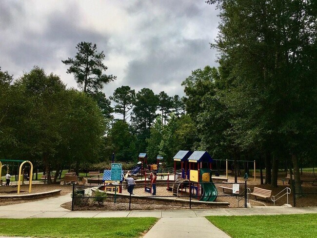 Building Photo - 2740 Waverly Hills Dr